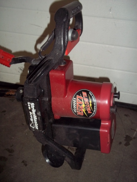 8 Strike Master Electric Ice Auger