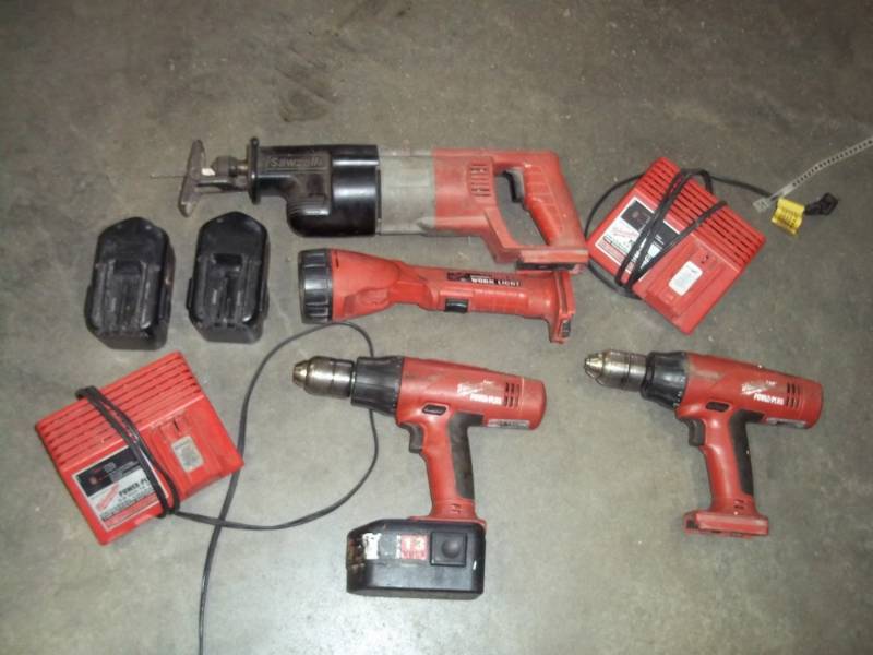 12v Milwaukee Cordless tool set, tested and  works