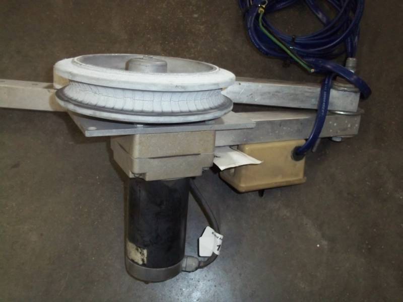 12V Lift Mate Universal Boat Lift Wheel Drive