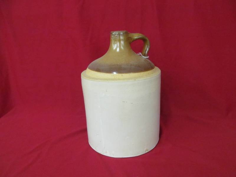 lot 3 image: shoulder jug