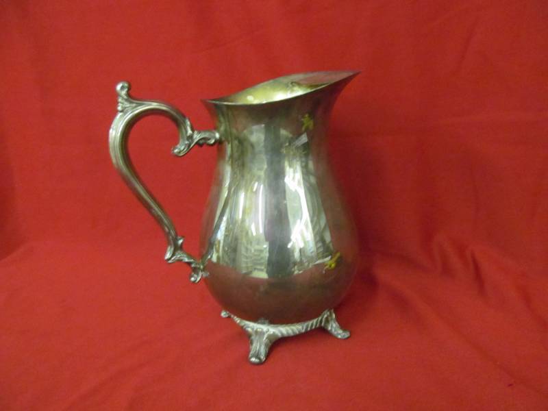 lot 7 image: water pitcher