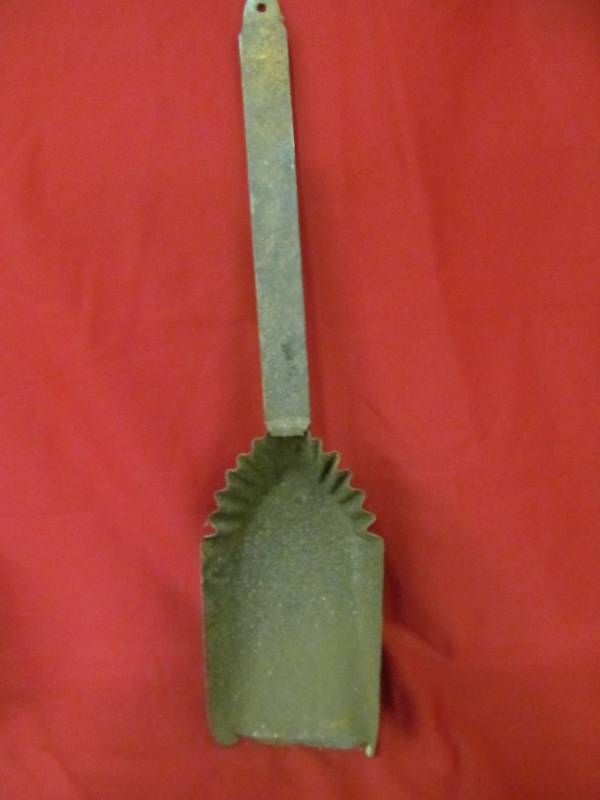 lot 8 image: coal shovel