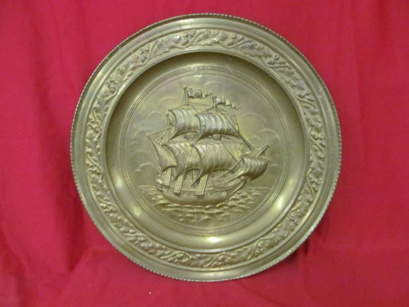 lot 14 image: brass wall  dcor