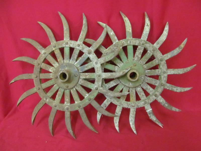 lot 20 image: vintage John Deere Disc blades