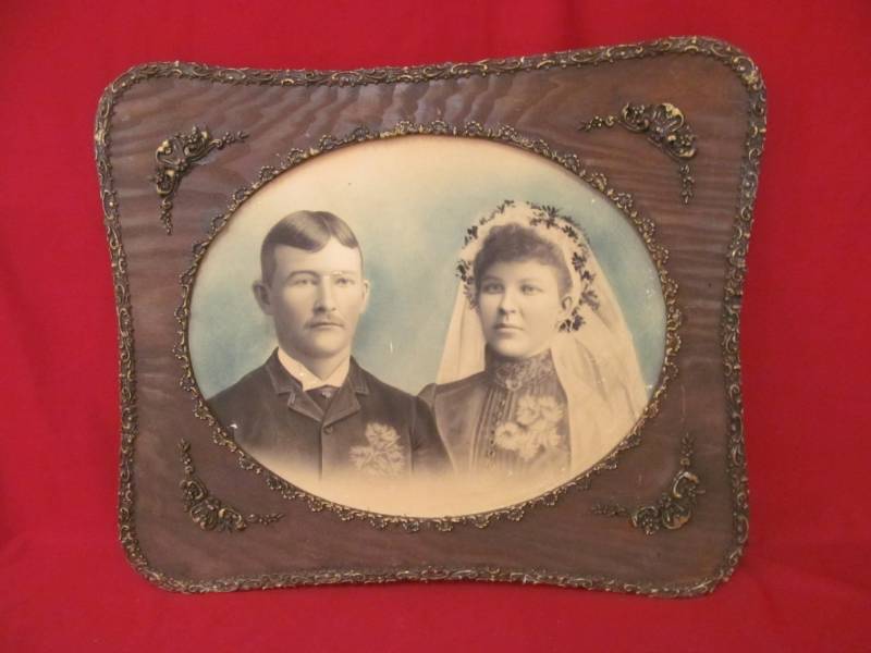 lot 22 image: vintage wedding picture with Gesso frame