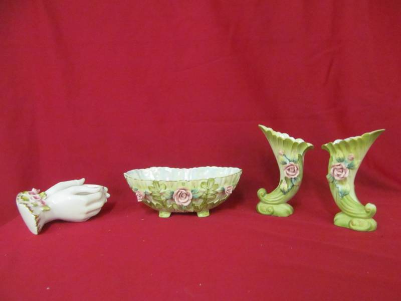 lot 27 image: Lefton collectable glassware