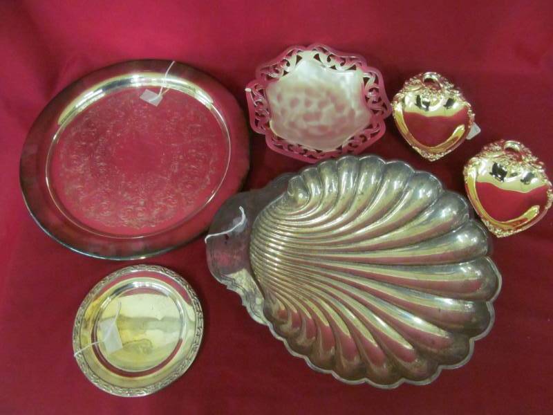 lot 53 image: William Rogers silver plate trays