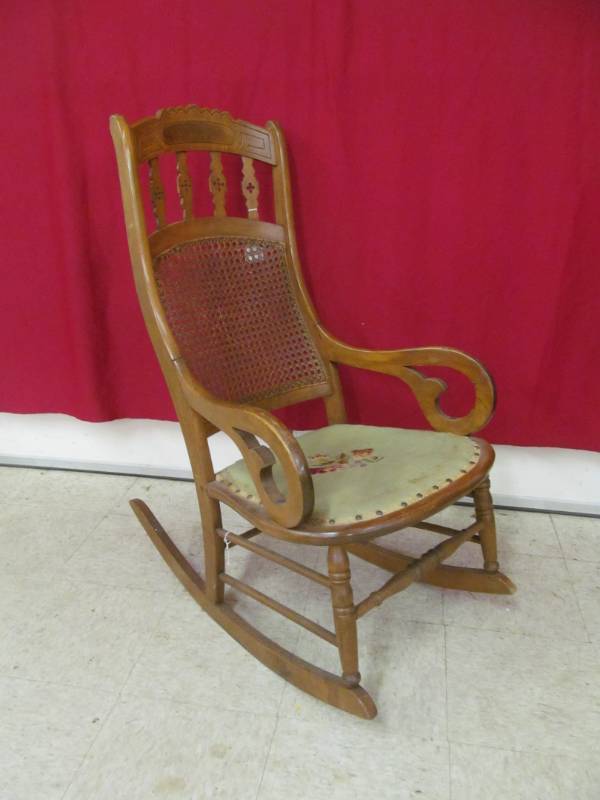 lot 60 image: oak rocker