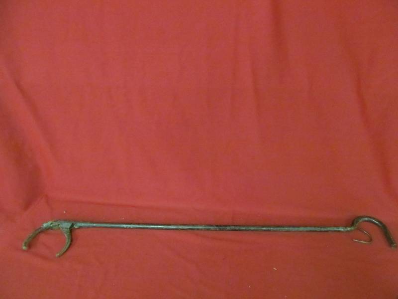 lot 83 image: vintage grabberpicker upper