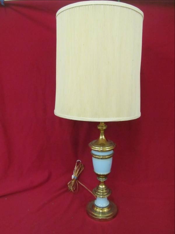 lot 109 image: table lamp