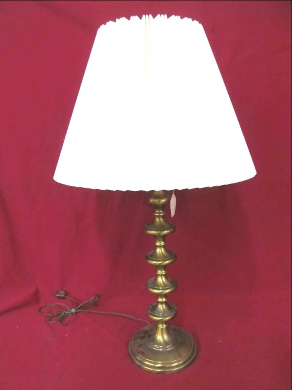 lot 114 image: brass lamp