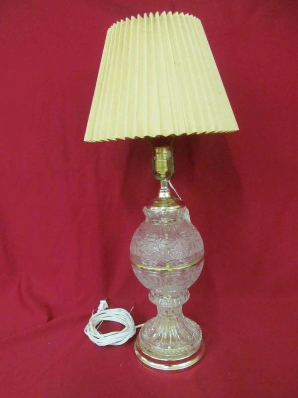 lot 116 image: parlor lamp
