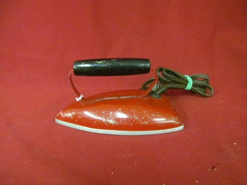 lot 124 image: vintage childs electric iron