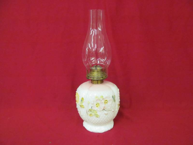 lot 140 image: Vintage oil lantern