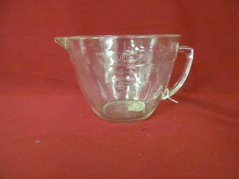 lot 148 image: Anchor Hocking measuring pitcher