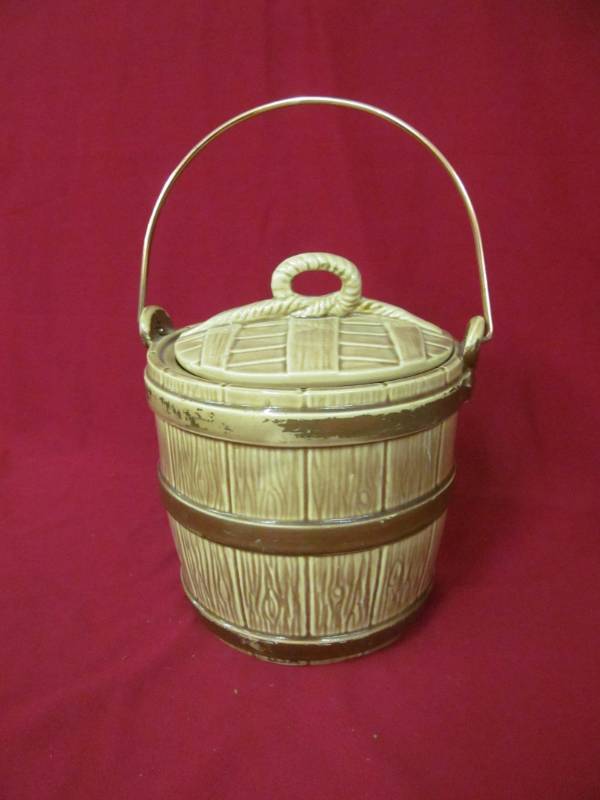 lot 161 image: Nelson McCoy cookie jar