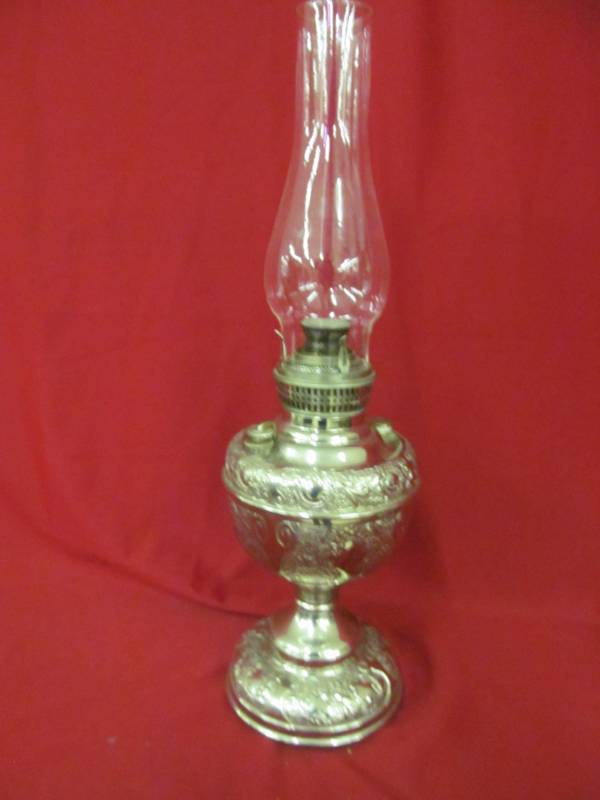 lot 165 image: Vintage Meidtor oil lamp