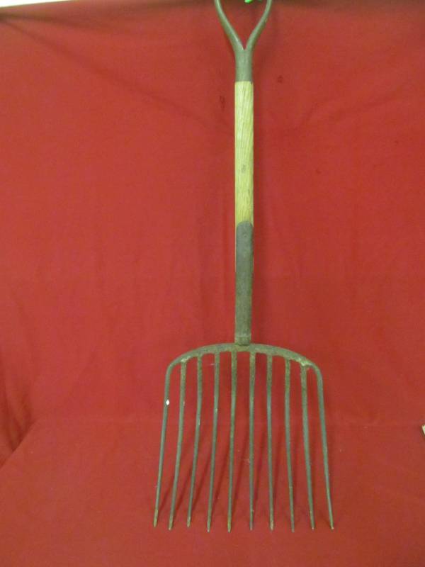 lot 172 image: vintage silage fork
