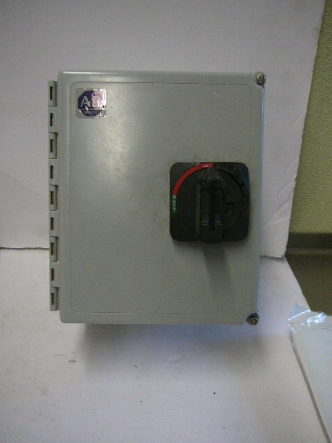 lot 35 image: A-B Enclosed Molded Case Switch