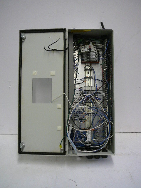 lot 47 image: Hoffman Box With Components