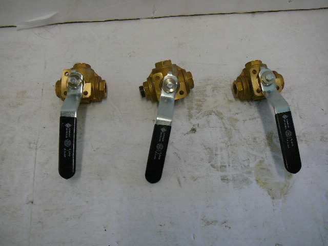 lot 124 image: Brass 3 way Valves