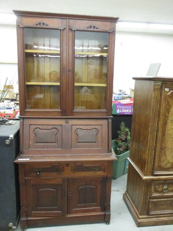 Beautiful Antique Secretary Hutch in great condition.