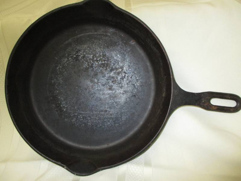 Cast Iron Fry Pan # 8 1033 on back
