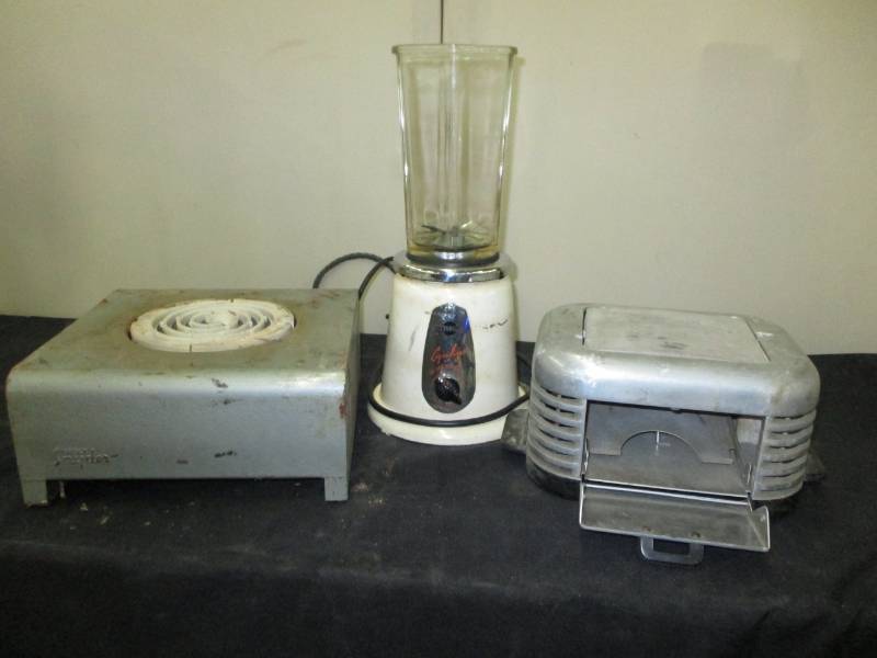 Old Appliances, Would be cute with a plant in the blender, there is no cover