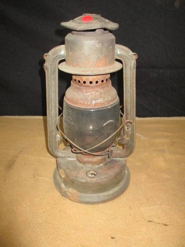 Antique Dietz Lantern Recd in USA Large Noo 2 Fount Falls Leader
