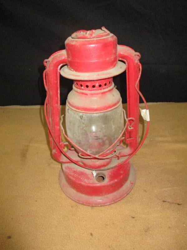 Antique Red Paulls Leaders Large No 2 Fount Lantern