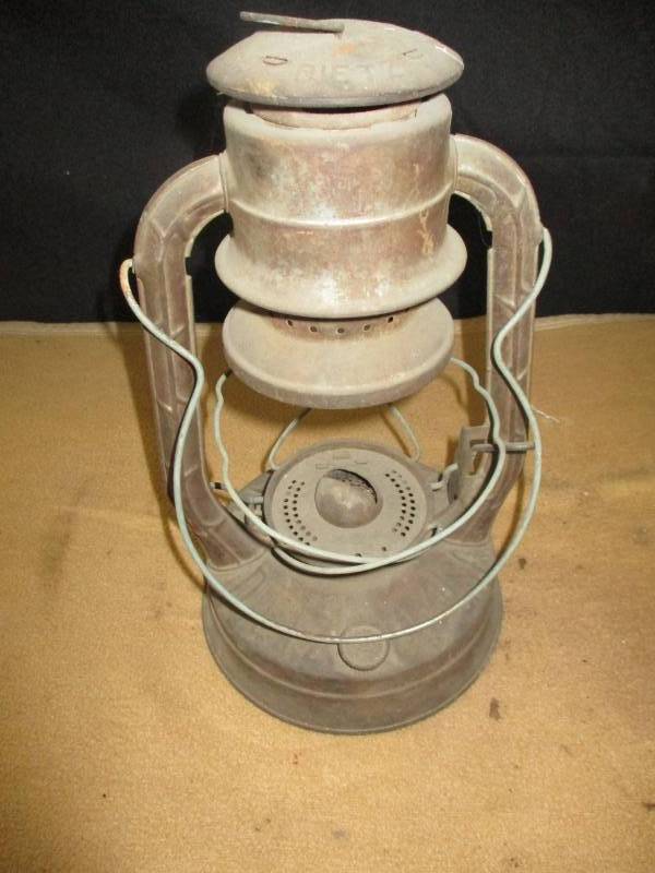 Antique Dietz No 2 De-lite Lantern