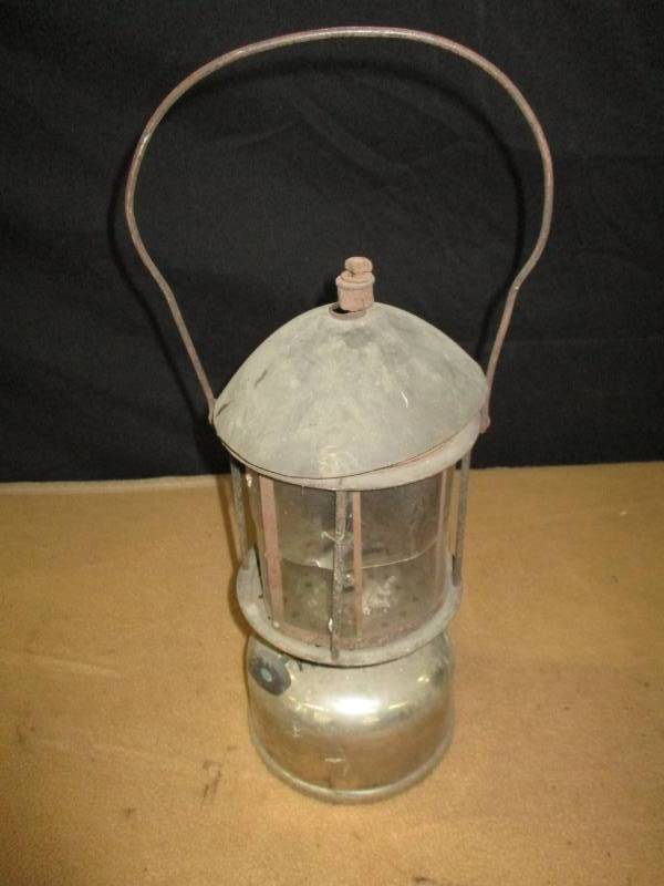 Antique Coleman Lantern The Air-o-Lantern Model QL Manufactured by Coleman Wichita Kansan