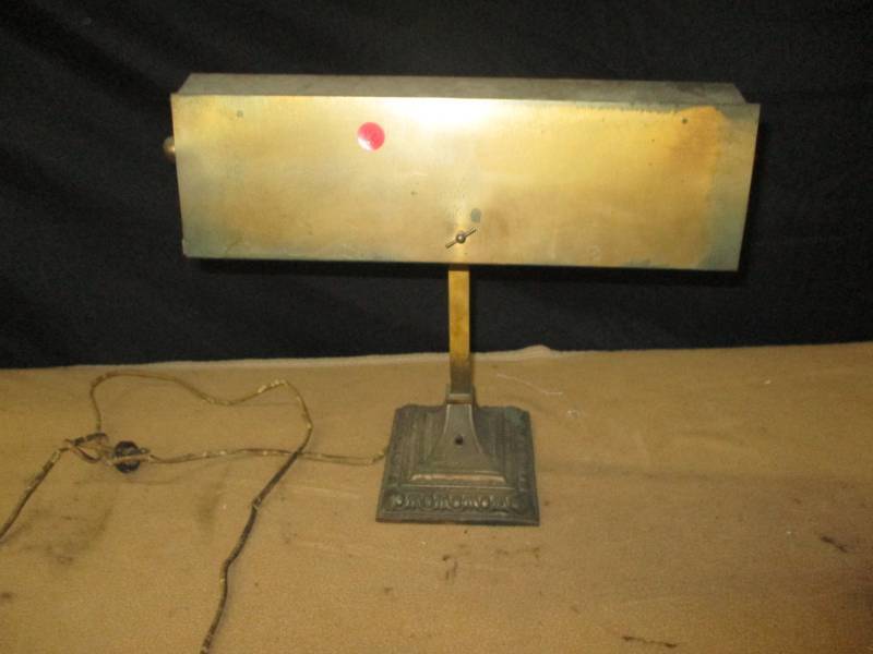 Antique Lamp Really Neat heavy cast base with keys
