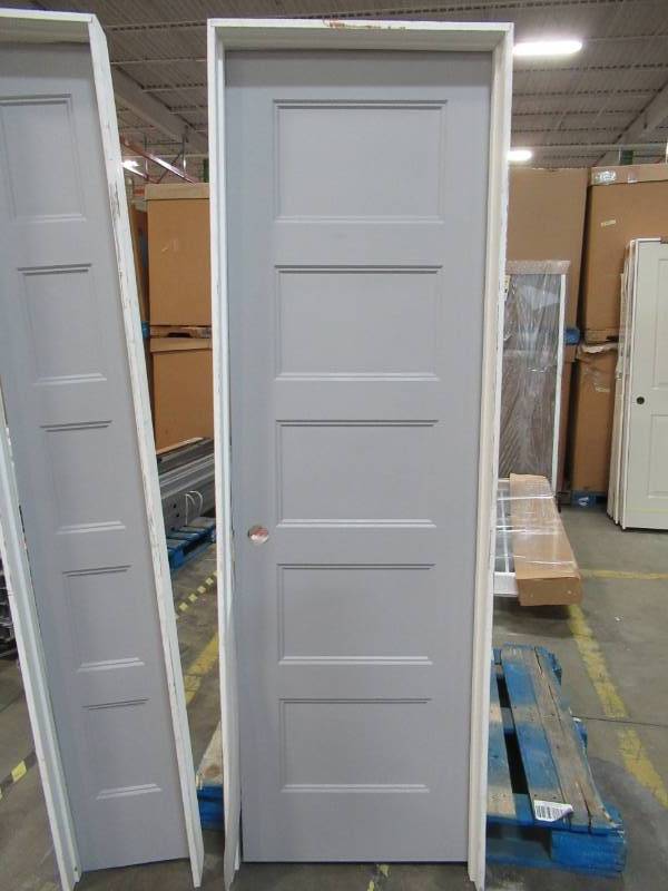 lot 40 image: JELD-WEN Rockport Driftwood 5-Panel Equal Solid Core Molded Composite Single Prehung Doors (Common 24-in X 80-in 12-in X 80-in) - Damaged