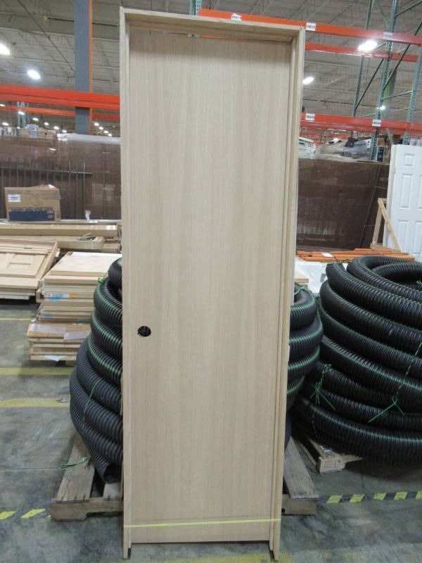 lot 161 image: ReliaBilt Prehung Hollow Core Flush Oak Interior Door RH Inswing (Common 24-in x 80-in), 687687