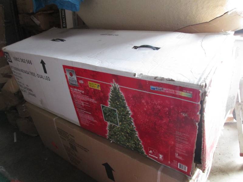 9 ft LED Pre-Lit Sierra Nevada Chri...