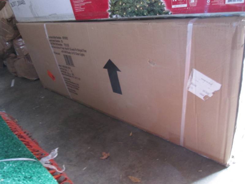 9 ft Pre-Lit Feel Real Grande Fir H...