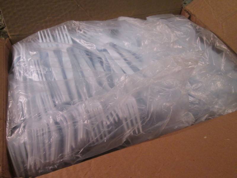 Case of 1000 Pastic Forks  D-3...