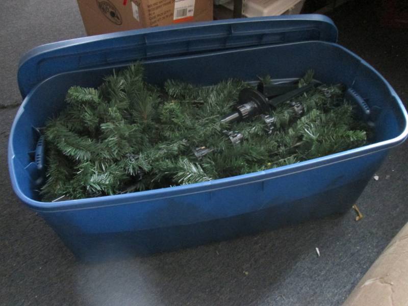 7.5 Foot Christmas Tree in a Nice 5...