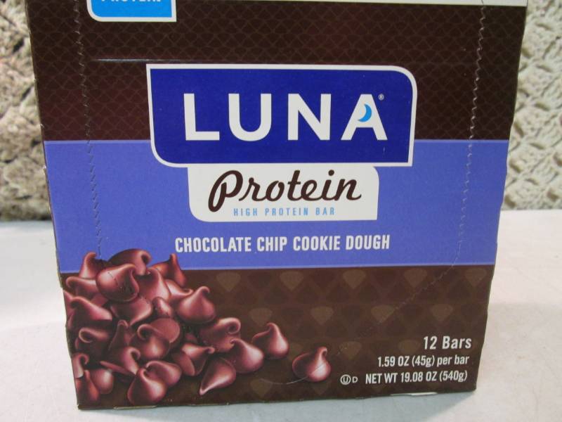 Box of 12 Luna High Protein Chocola...