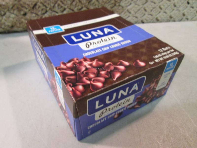 Box of 12 Luna High Protein Chocola...