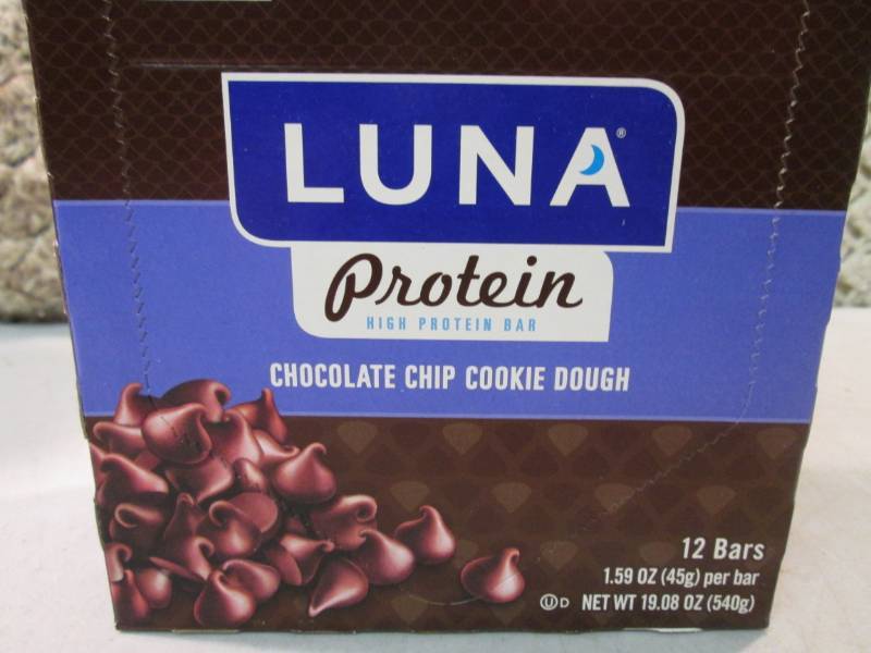 Box of 12 Luna High Protein Chocola...