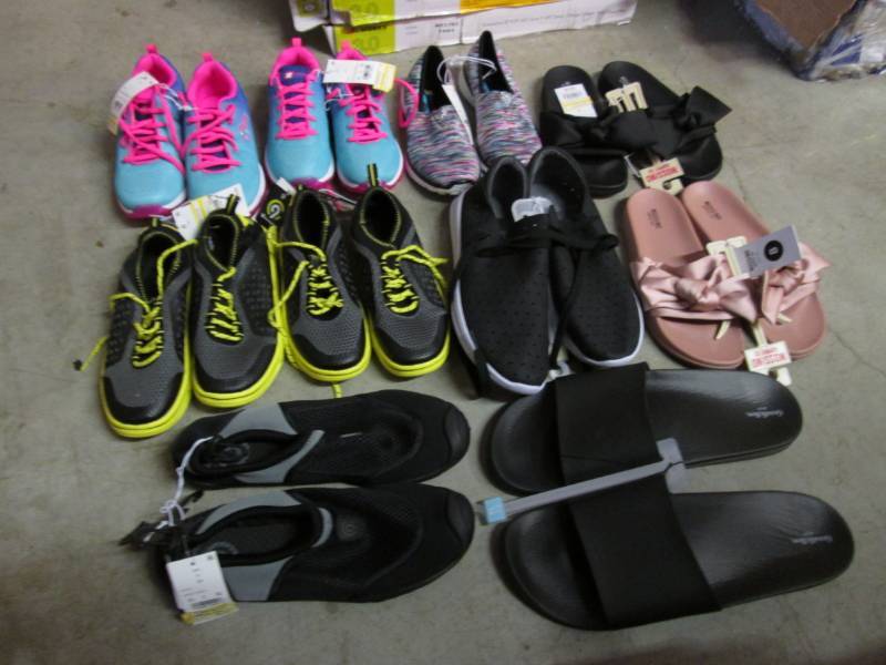 Mix Lot of 10 Pair of Misc Shoes Ne...