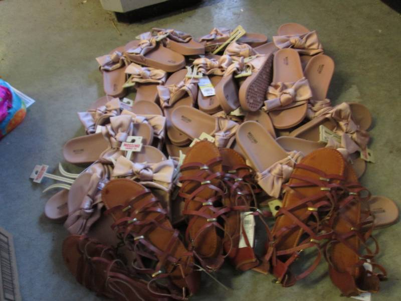 Large Lot of Ladies Sandles Various...