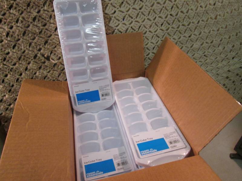 Case of 12 Sterilite Stacking Ice C...
