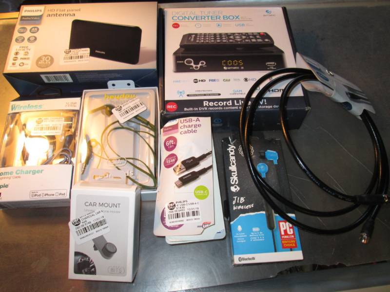 Lot of Misc Electronic Items  CS...