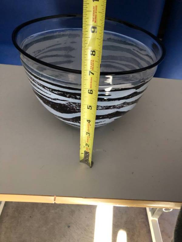 lot 7 image: Kosta Boda Kjell Engman Safari Collection Retired Zebra Modern Art Glass Large Bowl 9 Excellent Condition No Chips or Cracks 