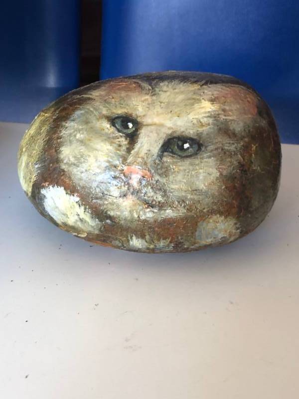 lot 18 image: WOW Hand Painted Artist Signed Large Cat Paperweight - Beautifully Done And Ready To Amaze Your Co-workers