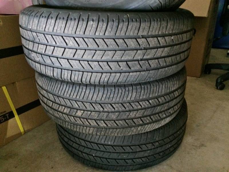 lot 2 image: SET OF (4) MICHELIN PRIMACY MXV4 TIRES 21560R16 - Believed To Be Removed From A Toyota Camry - Less Than 20,000 Miles On Tread - Great Amount Of Tread Left - Excellent Condition  See Pics