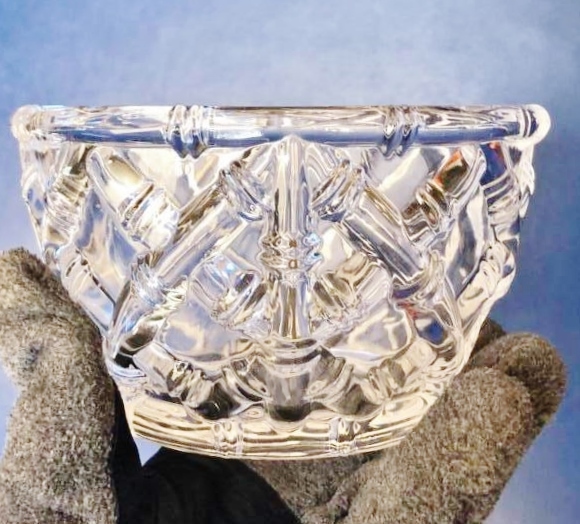 lot 6 image: Gorgeous Signed Etched&nbspTIFFANY AND CO CRYSTAL BOWL BAMBOO CROSSWORK PATTERN THICK RIM SIDES basketweave 6 excellent condition No chips or cracks